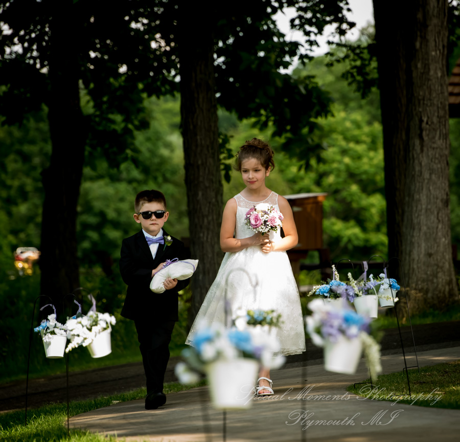 Alyssa & Tyler at Moose Ridge Golf Course South Lyon MI wedding photography