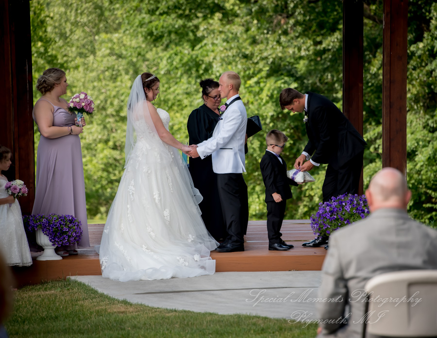 Alyssa & Tyler at Moose Ridge Golf Course South Lyon MI wedding photography