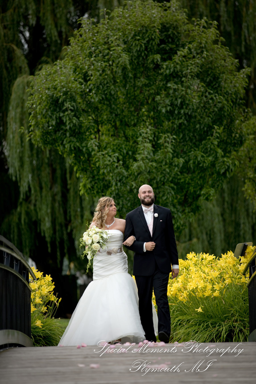 Heidi & Doug at Blossom Heath St. Clair Shores MI wedding photography
