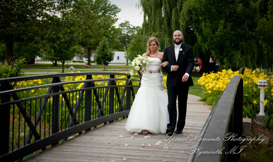 Heidi & Doug at Blossom Heath St. Clair Shores MI wedding photography