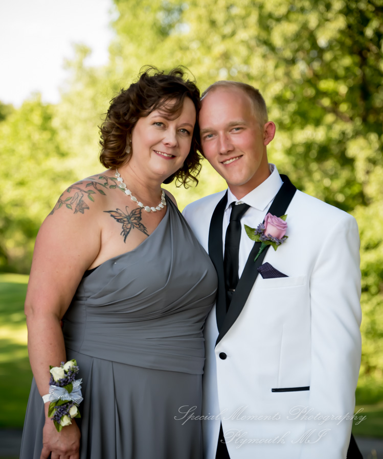 Alyssa & Tyler at Moose Ridge Golf Course South Lyon MI wedding photography