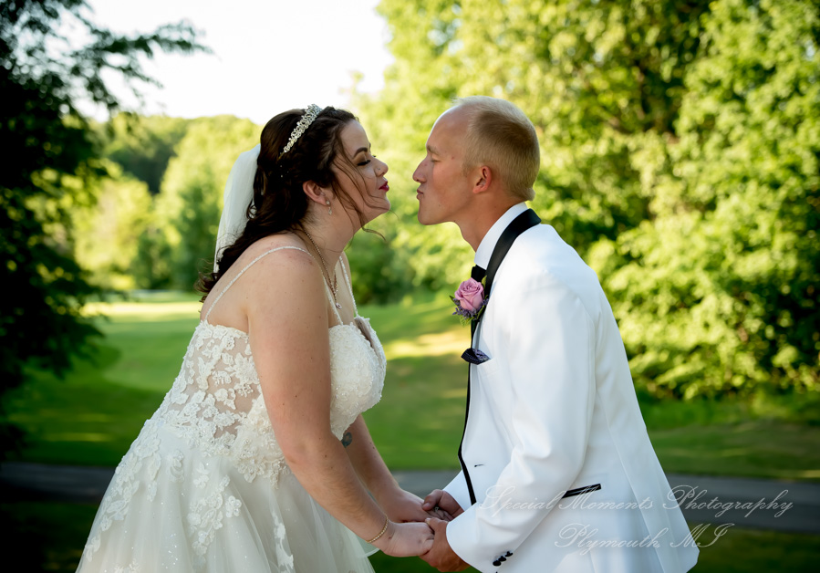 Alyssa & Tyler at Moose Ridge Golf Course South Lyon MI wedding photography