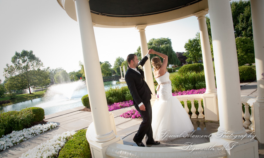 Heidi & Doug at Blossom Heath St. Clair Shores MI wedding photography