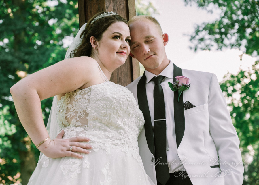 Alyssa & Tyler at Moose Ridge Golf Course South Lyon MI wedding photography