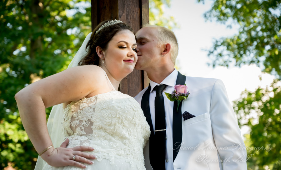 Alyssa & Tyler at Moose Ridge Golf Course South Lyon MI wedding photography