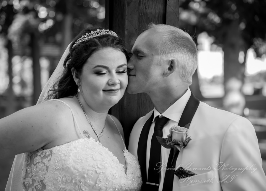 Alyssa & Tyler at Moose Ridge Golf Course South Lyon MI wedding photography