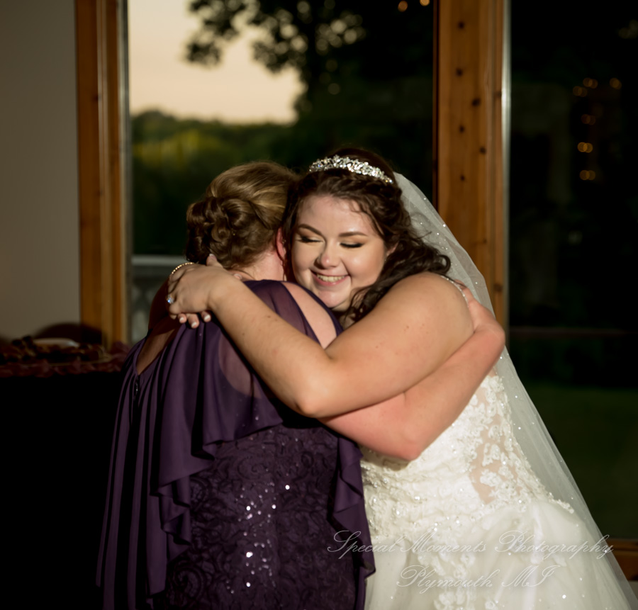 Alyssa & Tyler at Moose Ridge Golf Course South Lyon MI wedding photography
