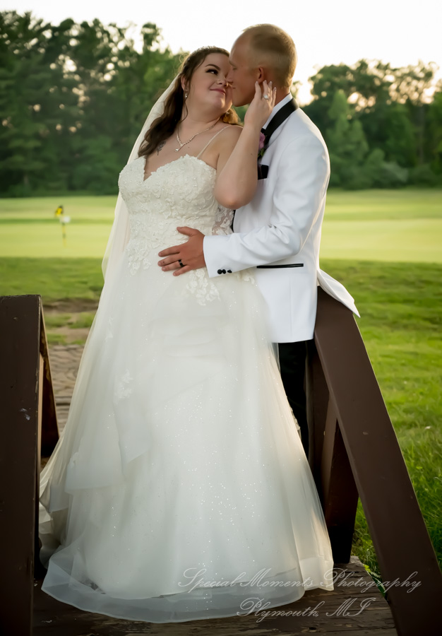Alyssa & Tyler at Moose Ridge Golf Course South Lyon MI wedding photography