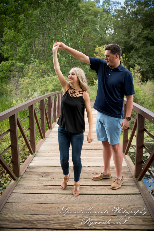 Lindsey & Mike at Kensington Park Milford MI engagement photography