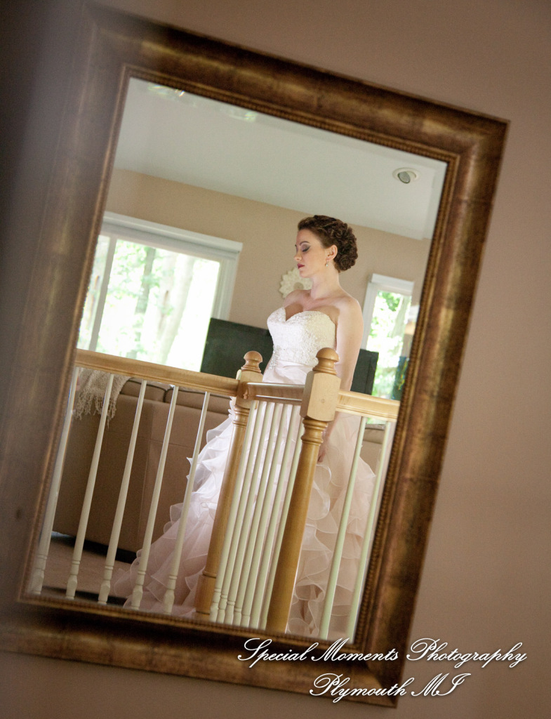 Deanna Sue at Lellis Inn Auburn Hills MI wedding photography