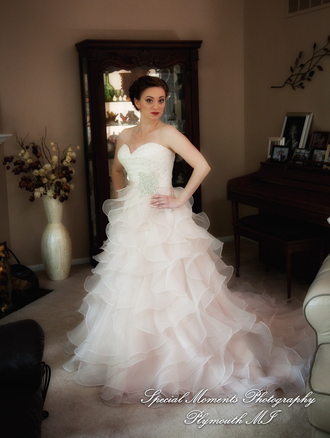 Deanna Sue at Lellis Inn Auburn Hills MI wedding photography