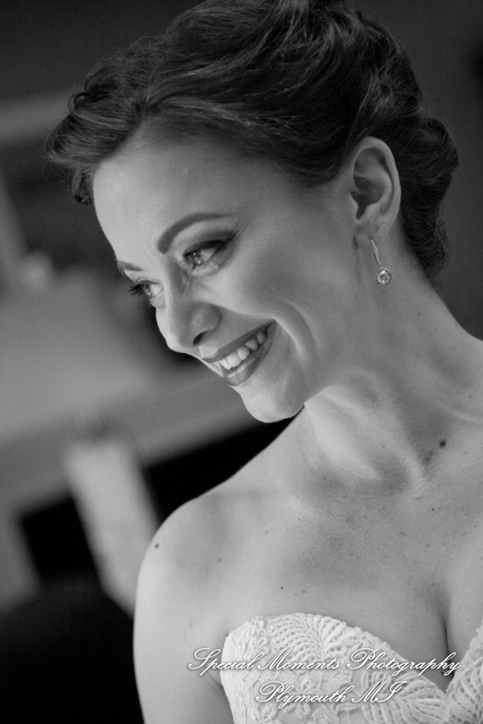 Deanna Sue at Lellis Inn Auburn Hills MI wedding photography