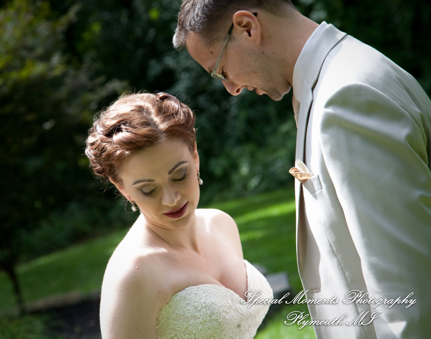 Deanna Sue at Lellis Inn Auburn Hills MI wedding photography