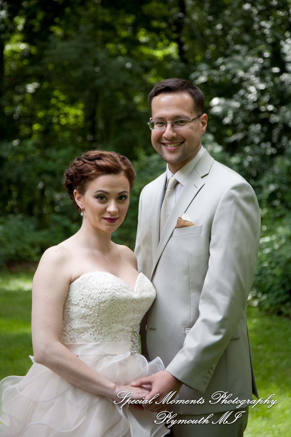 Deanna Sue at Lellis Inn Auburn Hills MI wedding photography