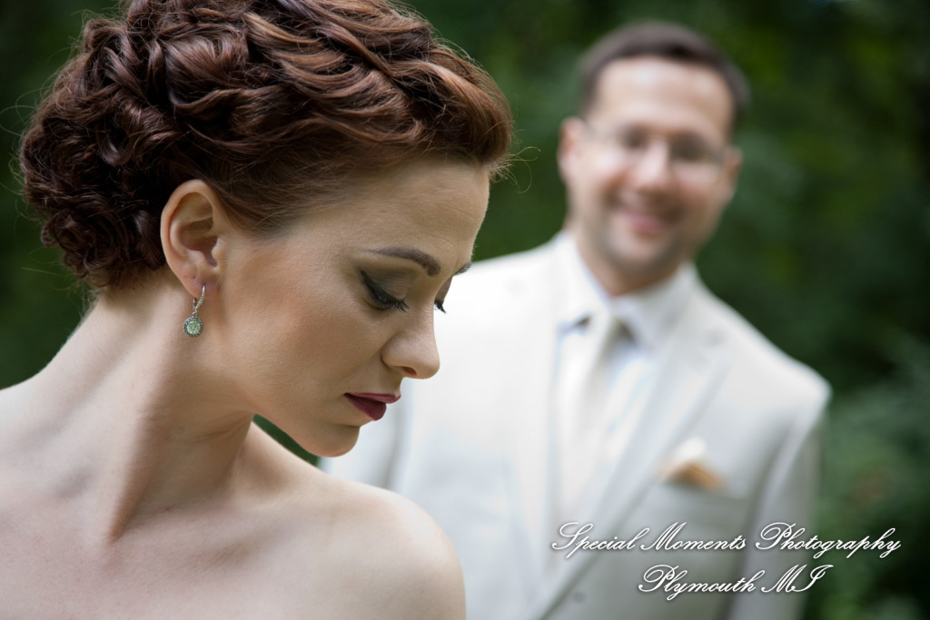 Deanna Sue at Lellis Inn Auburn Hills MI wedding photography