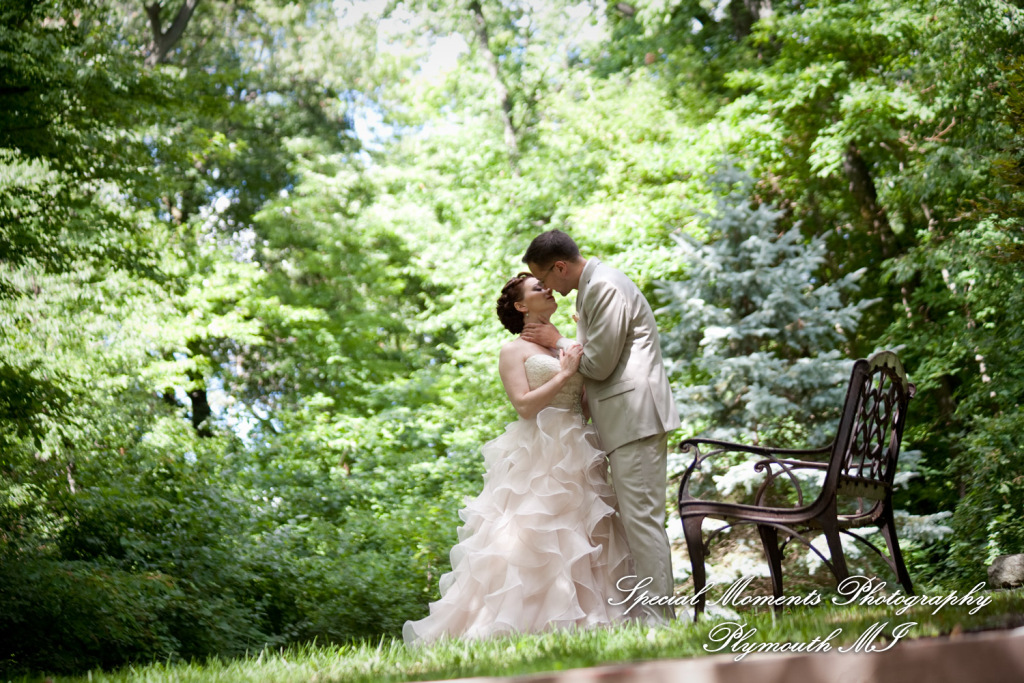 Deanna Sue at Lellis Inn Auburn Hills MI wedding photography
