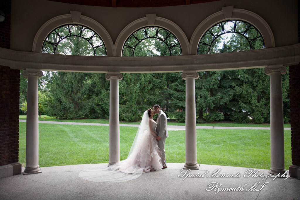 Deanna Sue at Lellis Inn Auburn Hills MI wedding photography