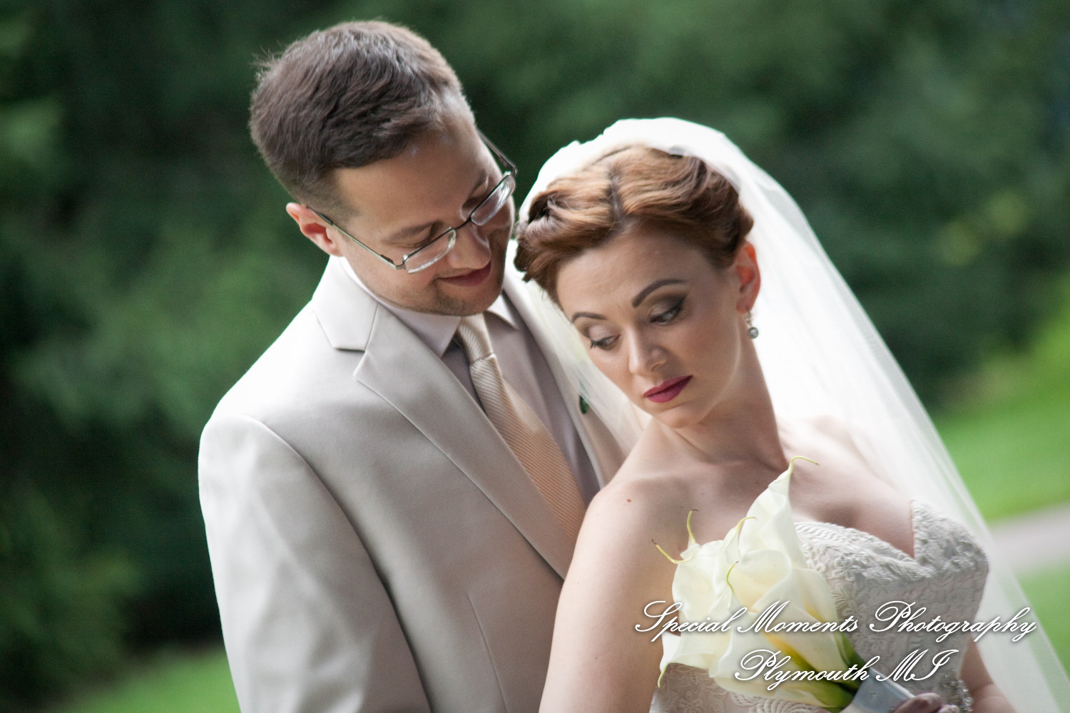 Deanna Sue at Lellis Inn Auburn Hills MI wedding photography