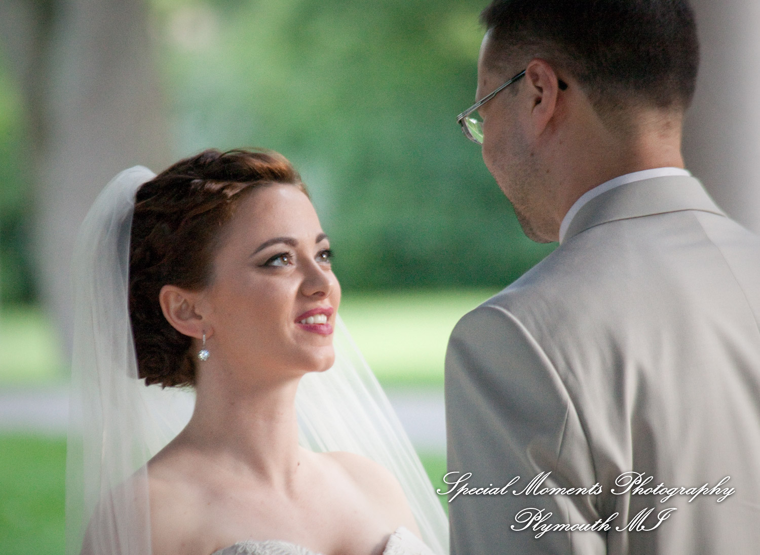 Deanna Sue at Lellis Inn Auburn Hills MI wedding photography