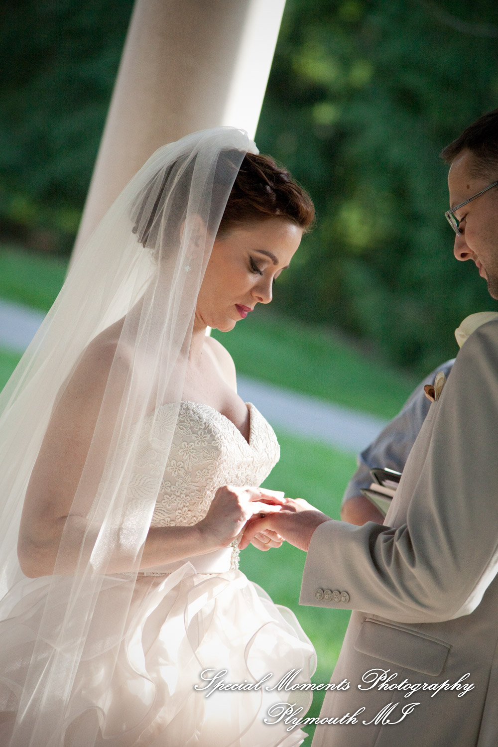 Deanna Sue at Lellis Inn Auburn Hills MI wedding photography