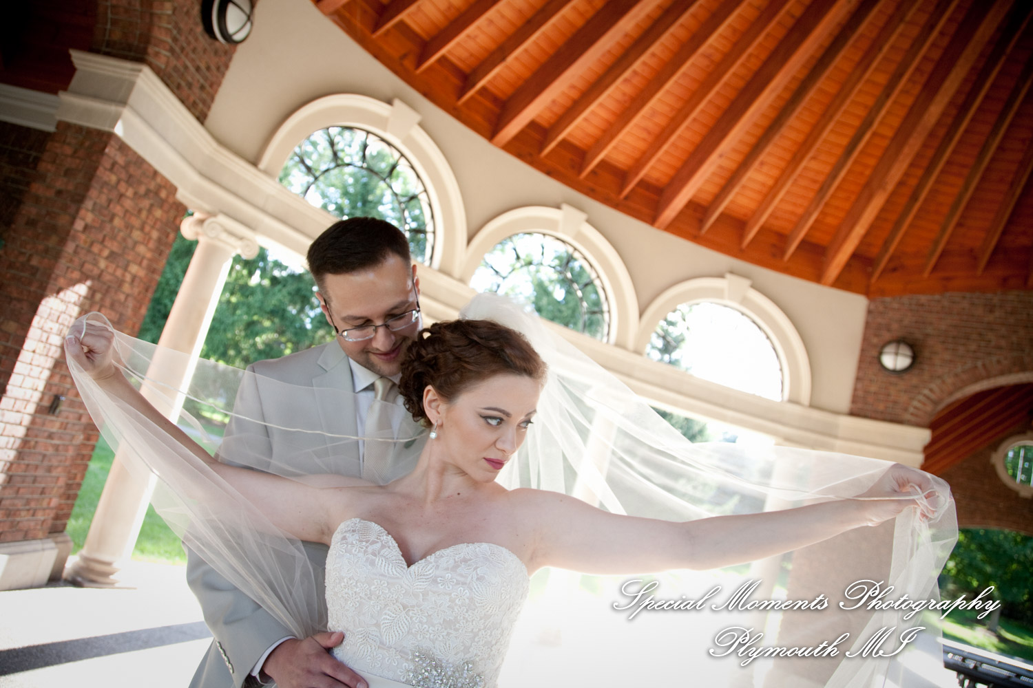 Deanna Sue at Lellis Inn Auburn Hills MI wedding photography