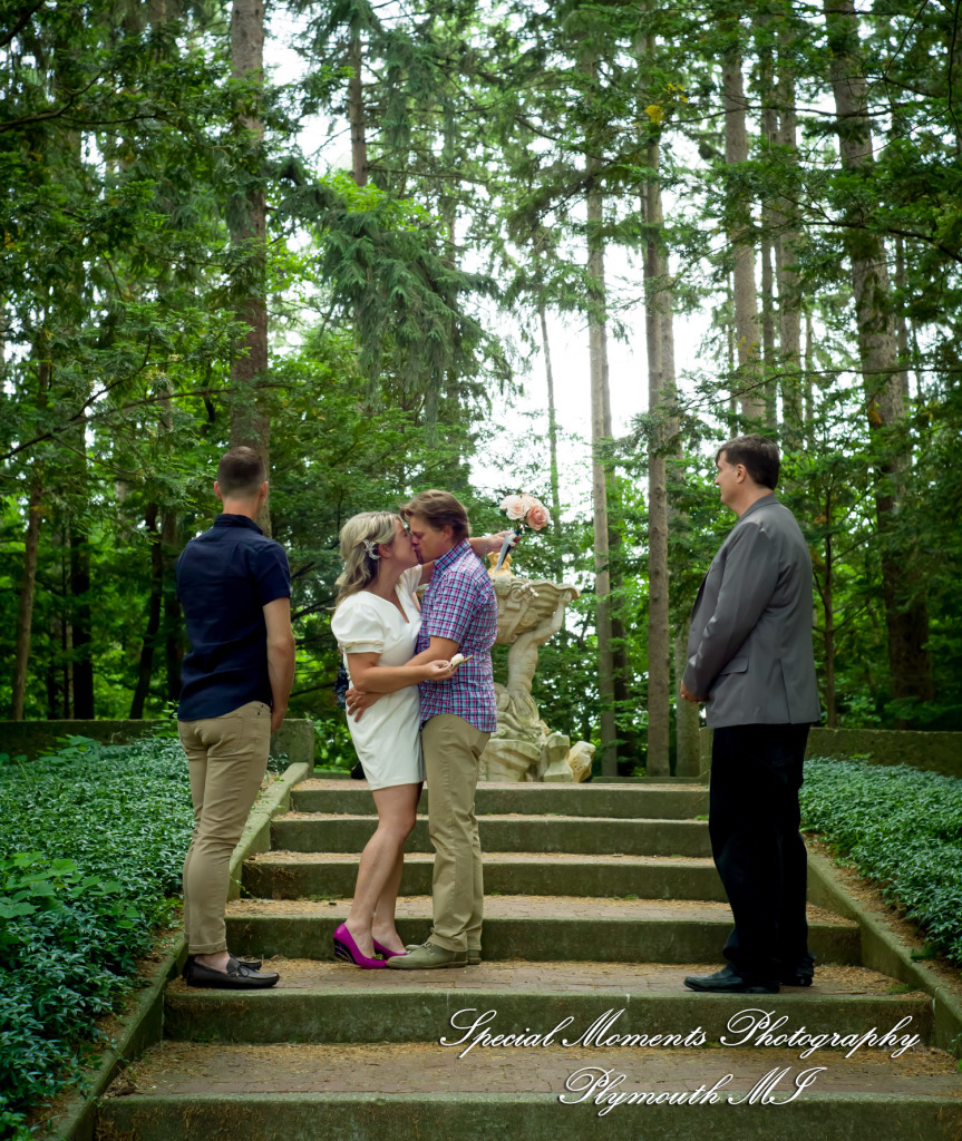 Jaclyne & Rob at Cranbrook House & Gardens Bloomfield Hills MI wedding photograph