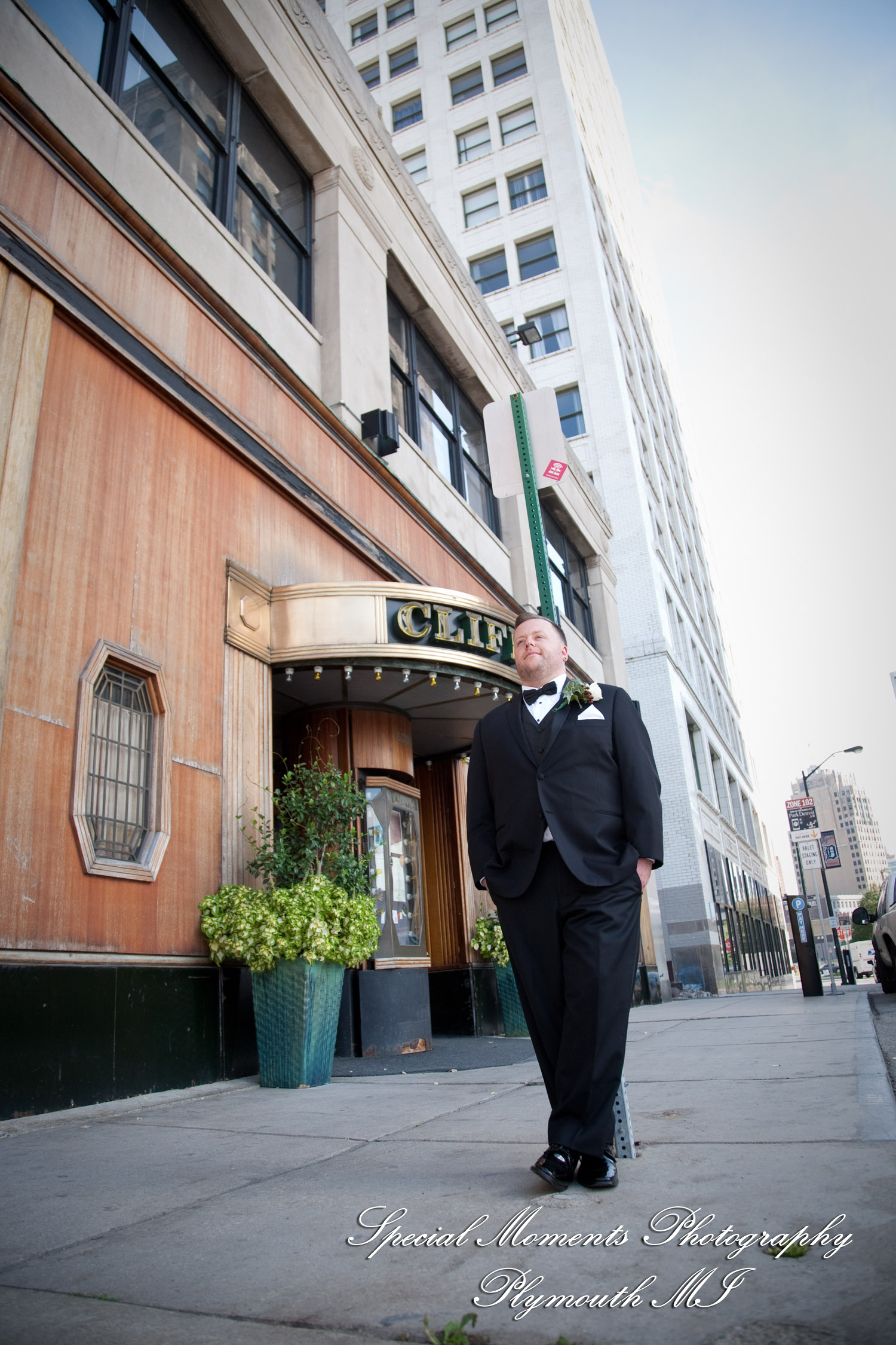 Rebecka & Clinton at Cliff Bells Detroit MI wedding photograph