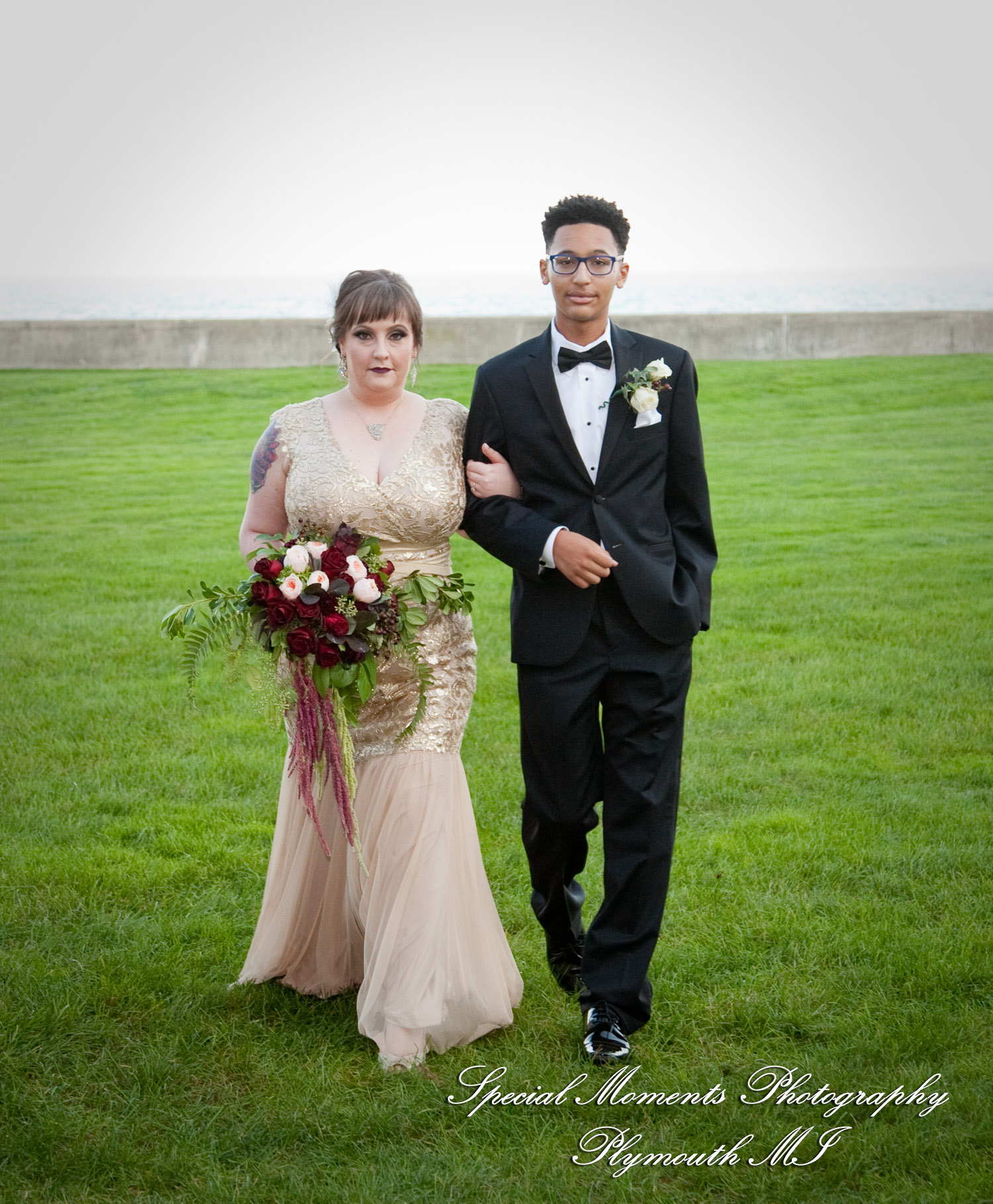 Rebecka & Clinton at Grosse Pointe War Memorial Grosse Pointe Farms MI wedding photograph
