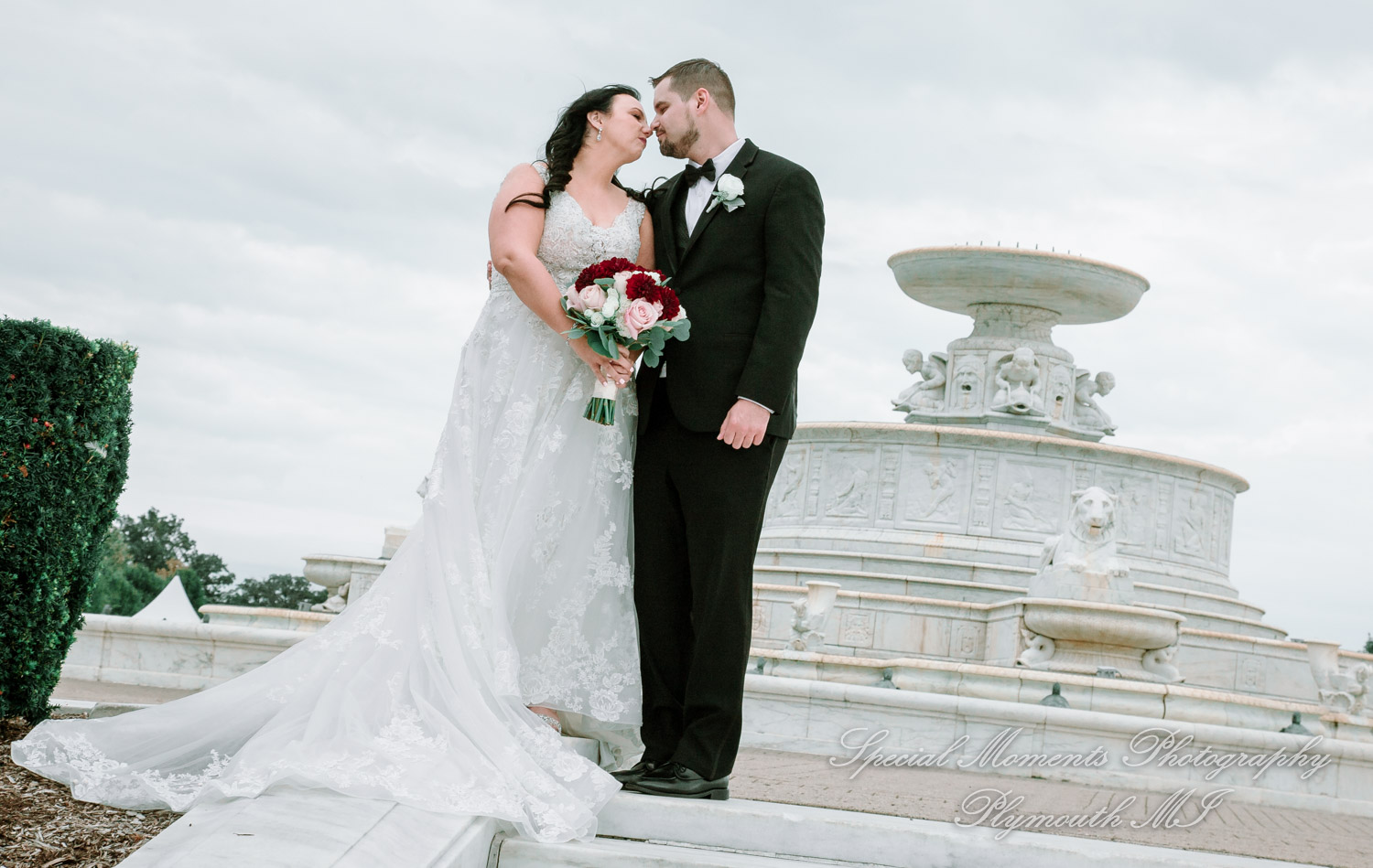 Belle Isle Casino Detroit MI wedding photograph