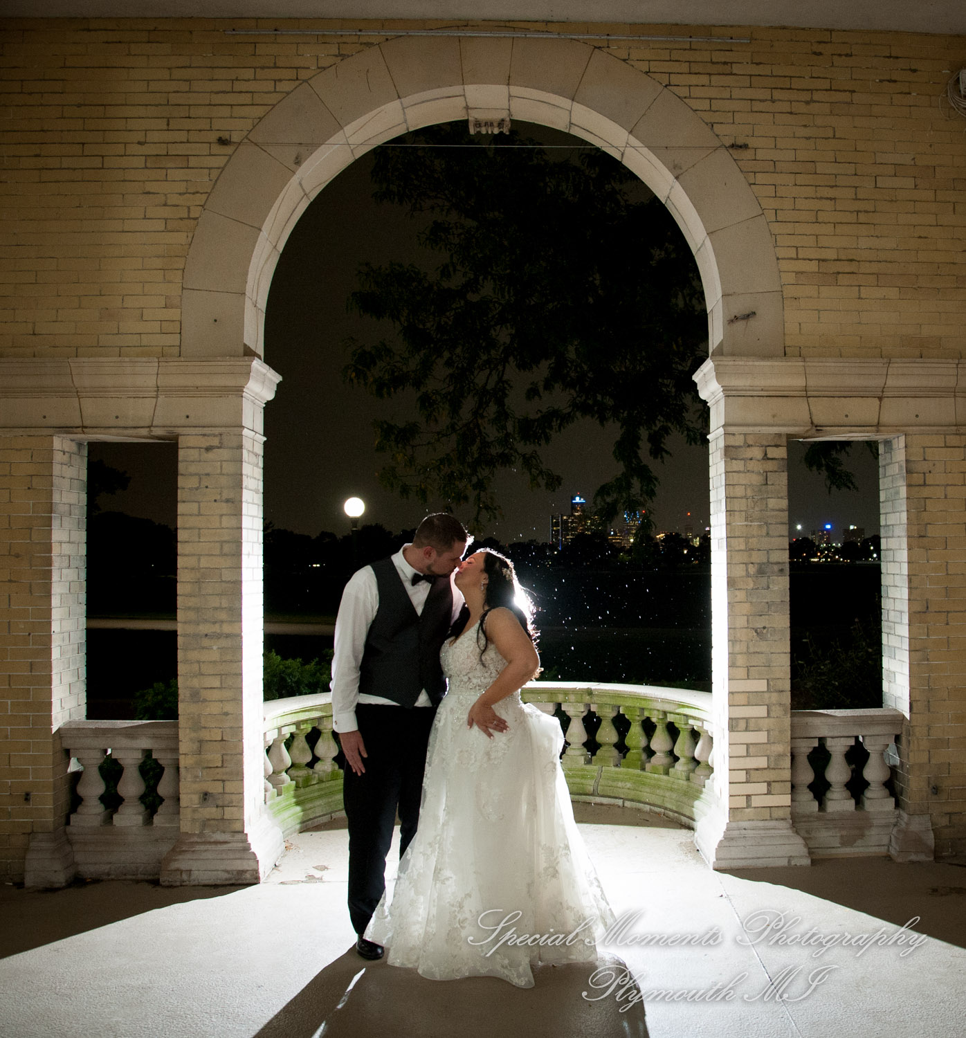 Belle Isle Casino Detroit MI wedding photograph