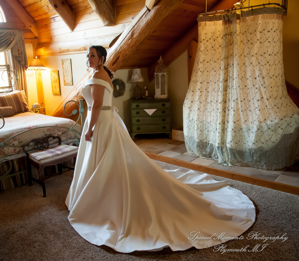 Rachel & Lamar at Sunset Cove Bed & Breakfast Pinkney MI wedding photography