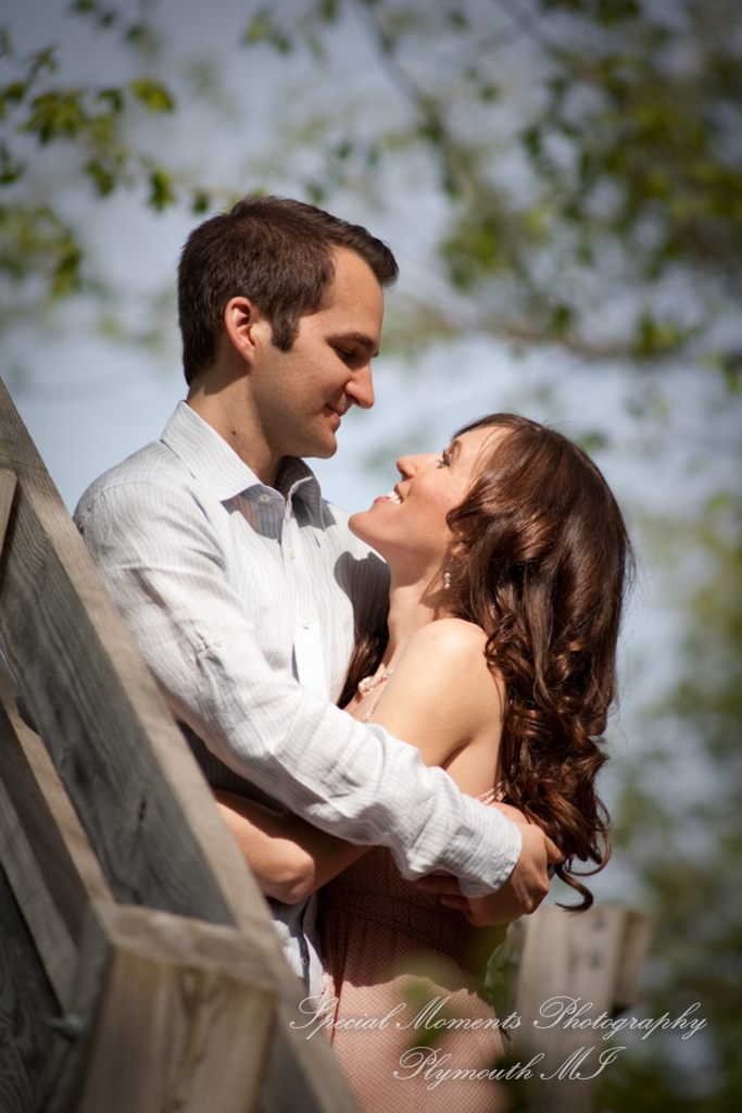 Arielle & Dave at Bandemre Park Ann Arbor MI engagement photography