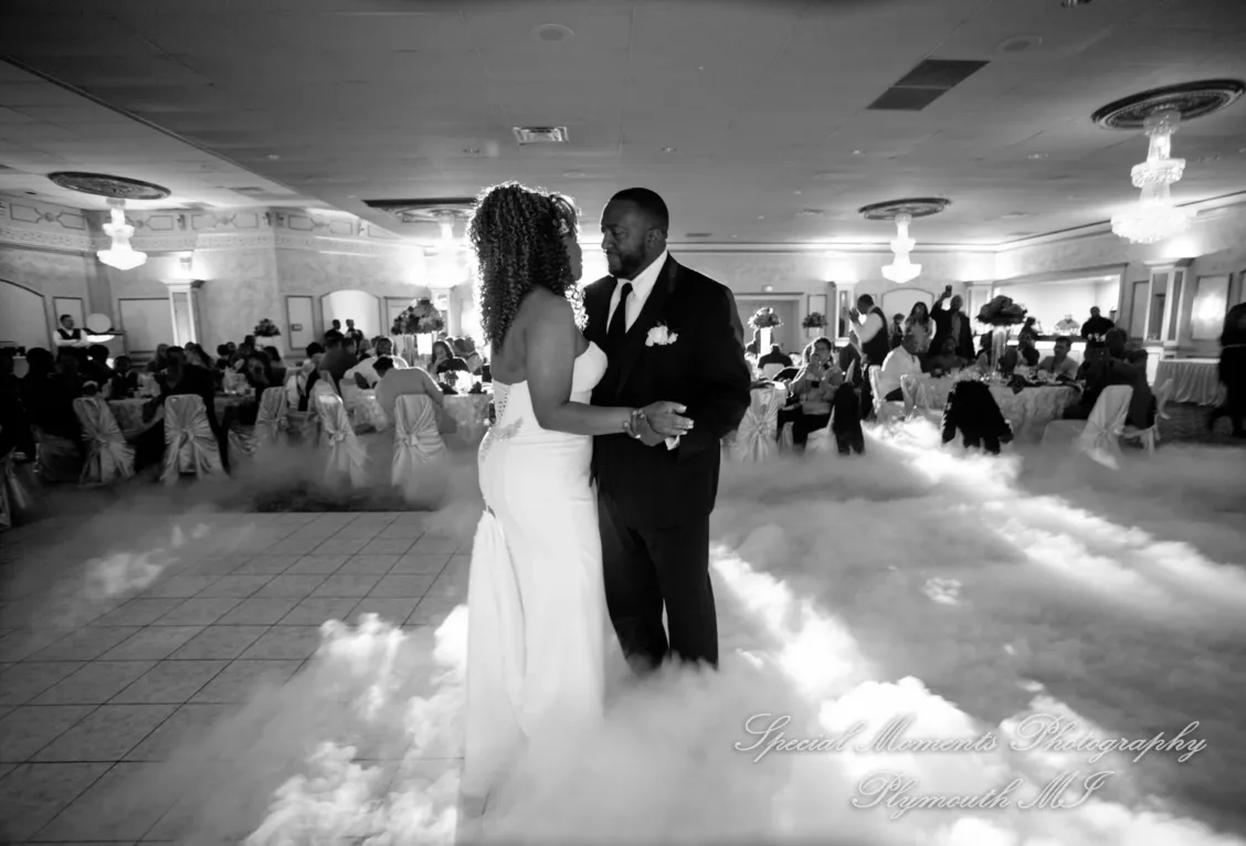 Plymouth Manor Plymouth MI wedding photograph