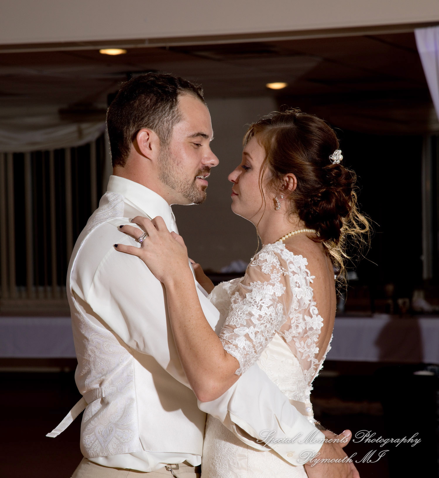 Melissa & Jeremy at Tri-county Sportsmen's League Saline MI wedding photography