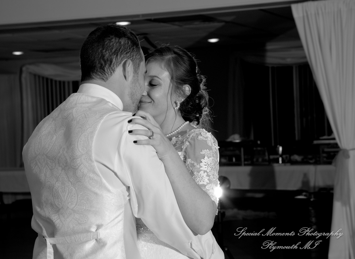 Melissa & Jeremy at Tri-county Sportsmen's League Saline MI wedding photography