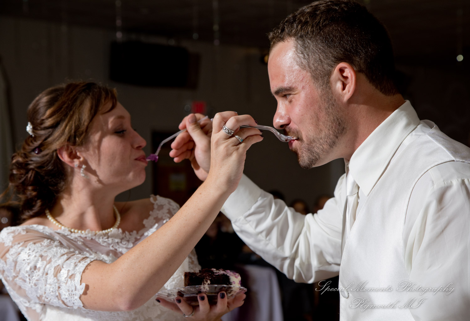Melissa & Jeremy at Tri-county Sportsmen's League Saline MI wedding photography