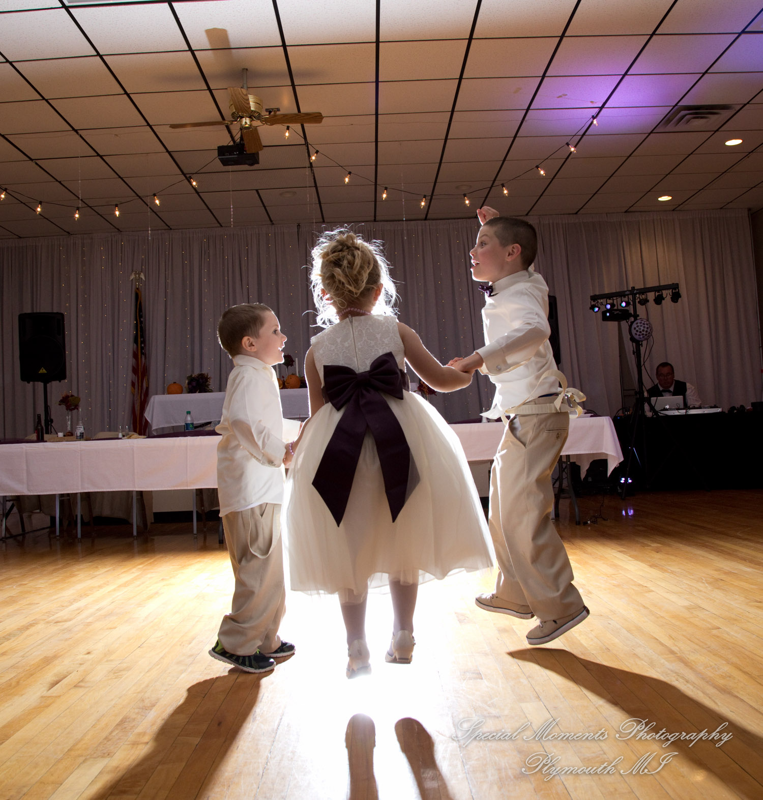 Melissa & Jeremy at Tri-county Sportsmen's League Saline MI wedding photography