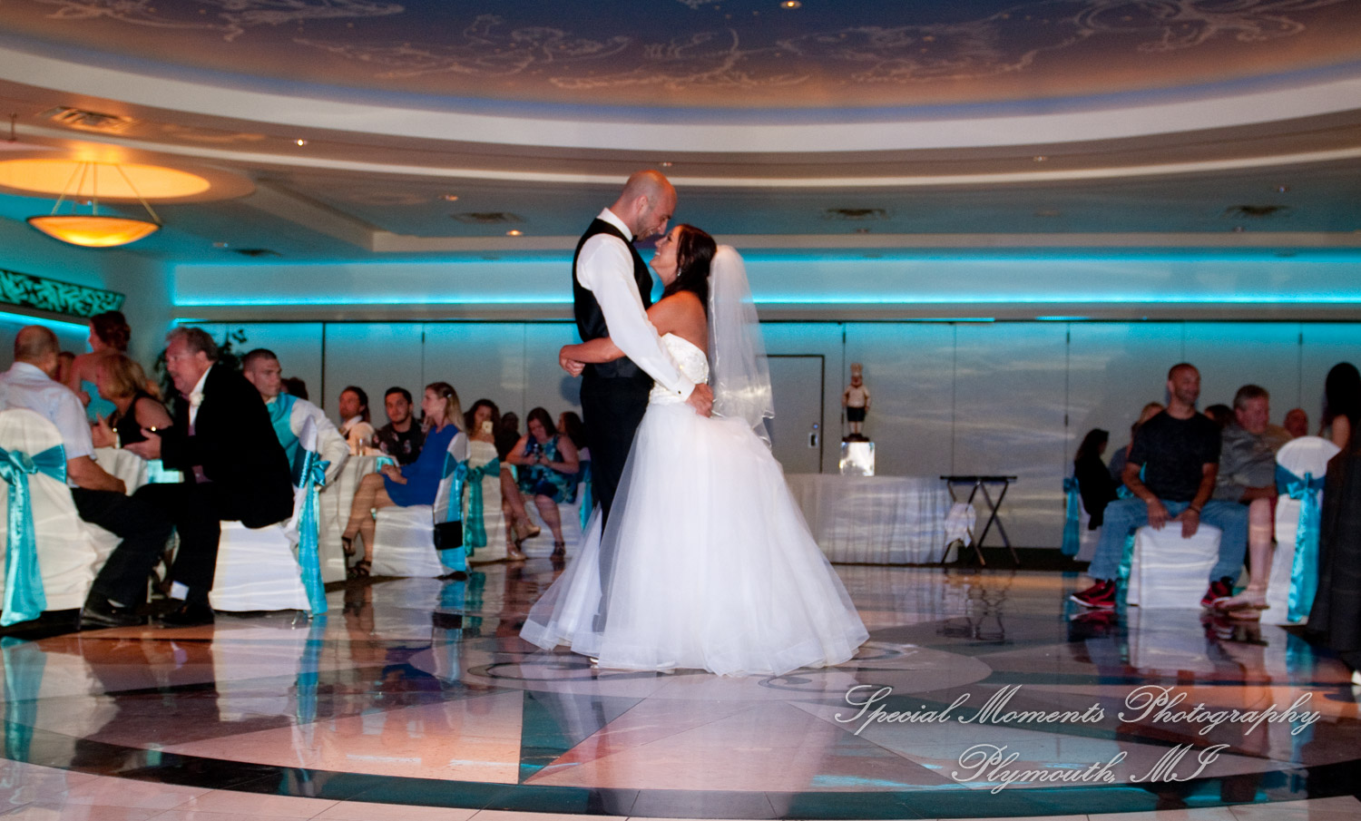 Gabrielle & Justin at Arnaldo's Banquet Center Riverview MI wedding photography