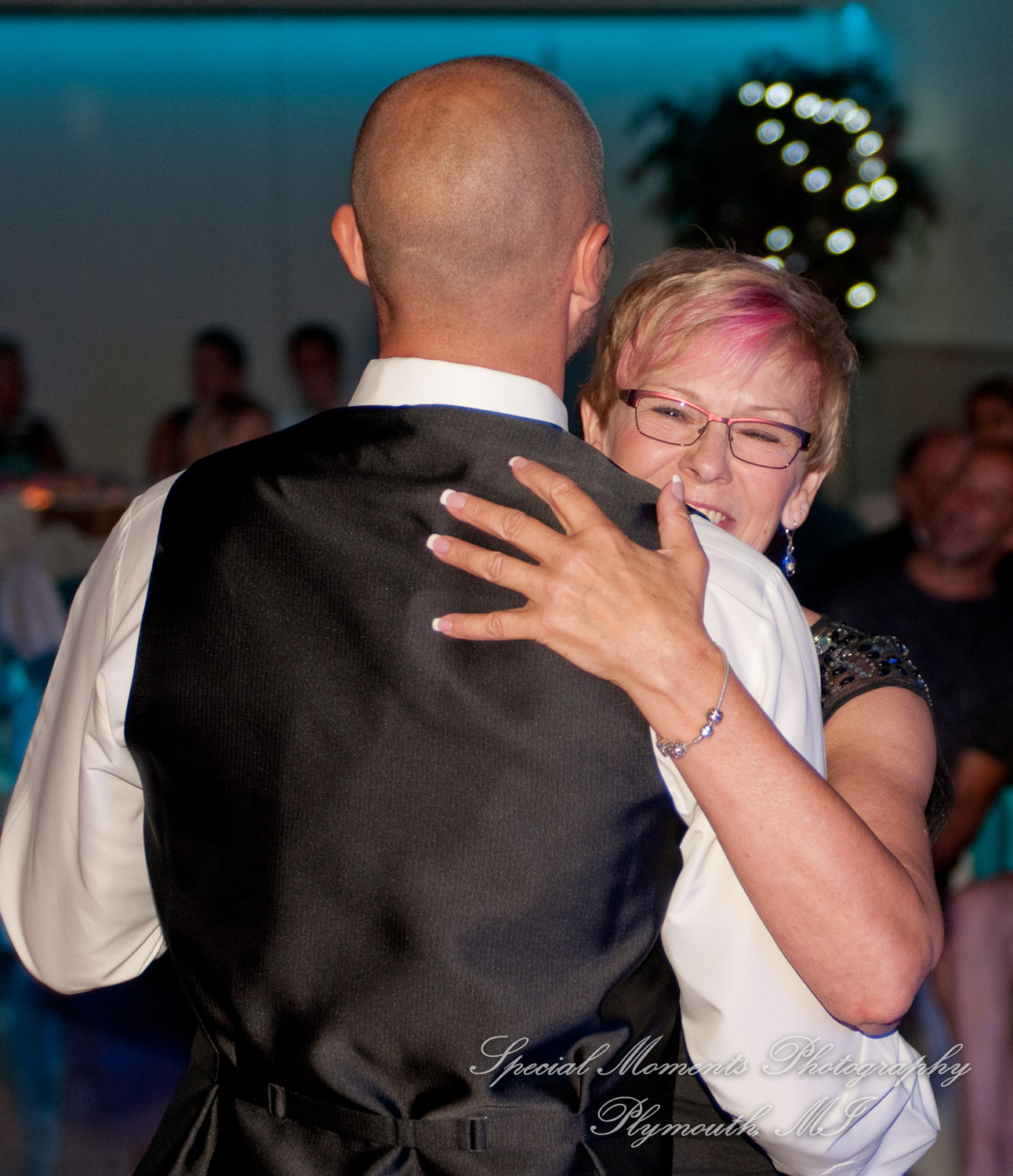 Gabrielle & Justin at Arnaldo's Banquet Center Riverview MI wedding photography