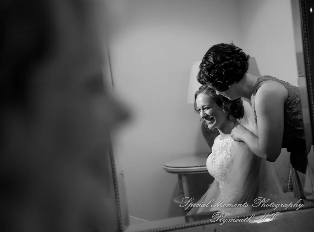 Kalamazoo Country Club Kalamazoo MI wedding photograph