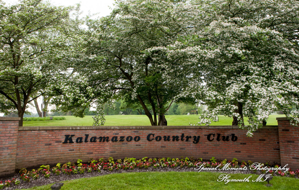 Emily & Scott at Kalamazoo Country Club Kalamazoo MI wedding photography