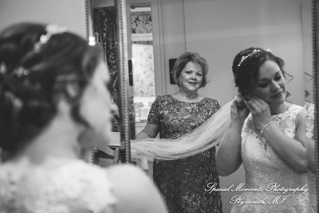 Emily & Scott at Kalamazoo Country Club Kalamazoo MI wedding photography