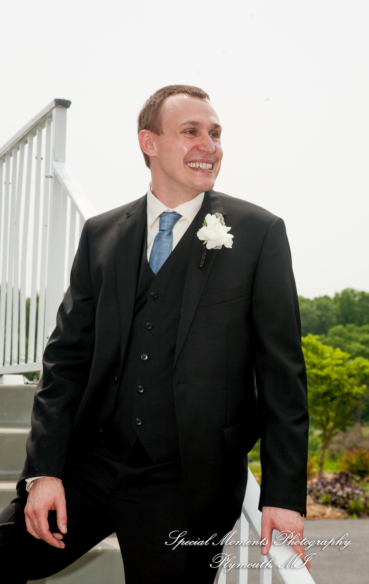 Emily & Scott at Kalamazoo Country Club Kalamazoo MI wedding photography