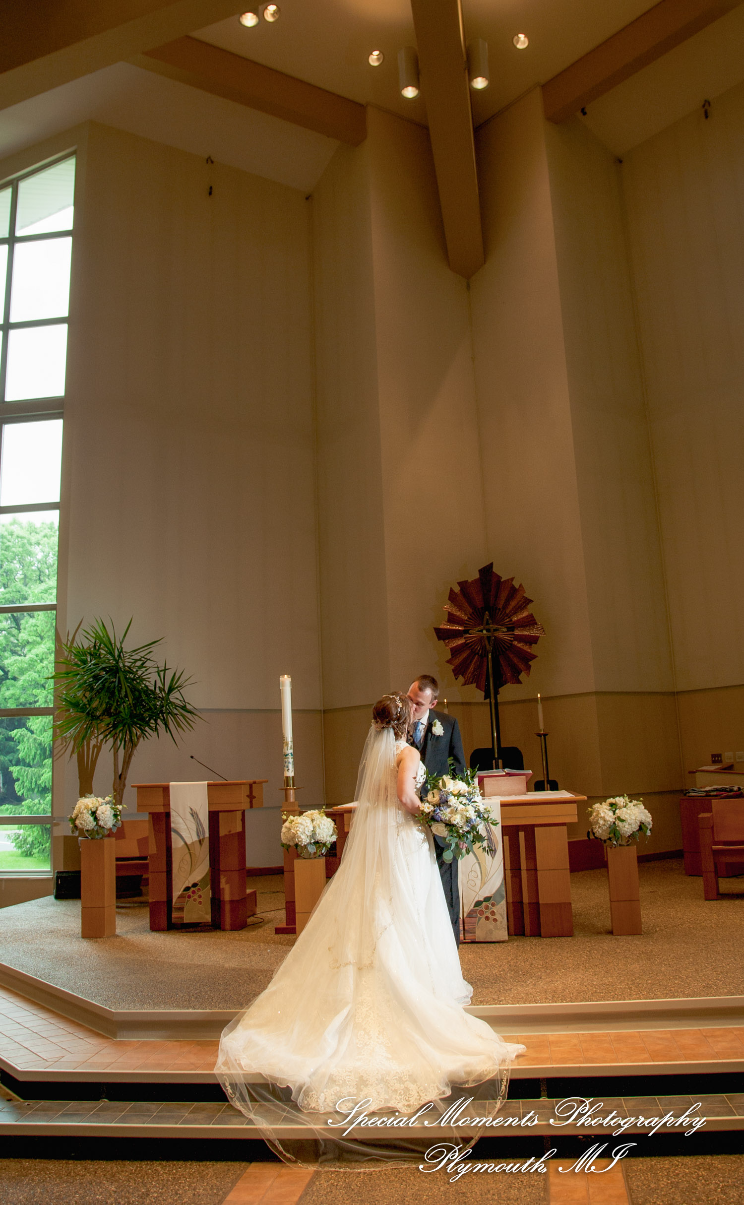 Emily & Scott at Prince Of Peace Lutheran Church Portage MI wedding photography