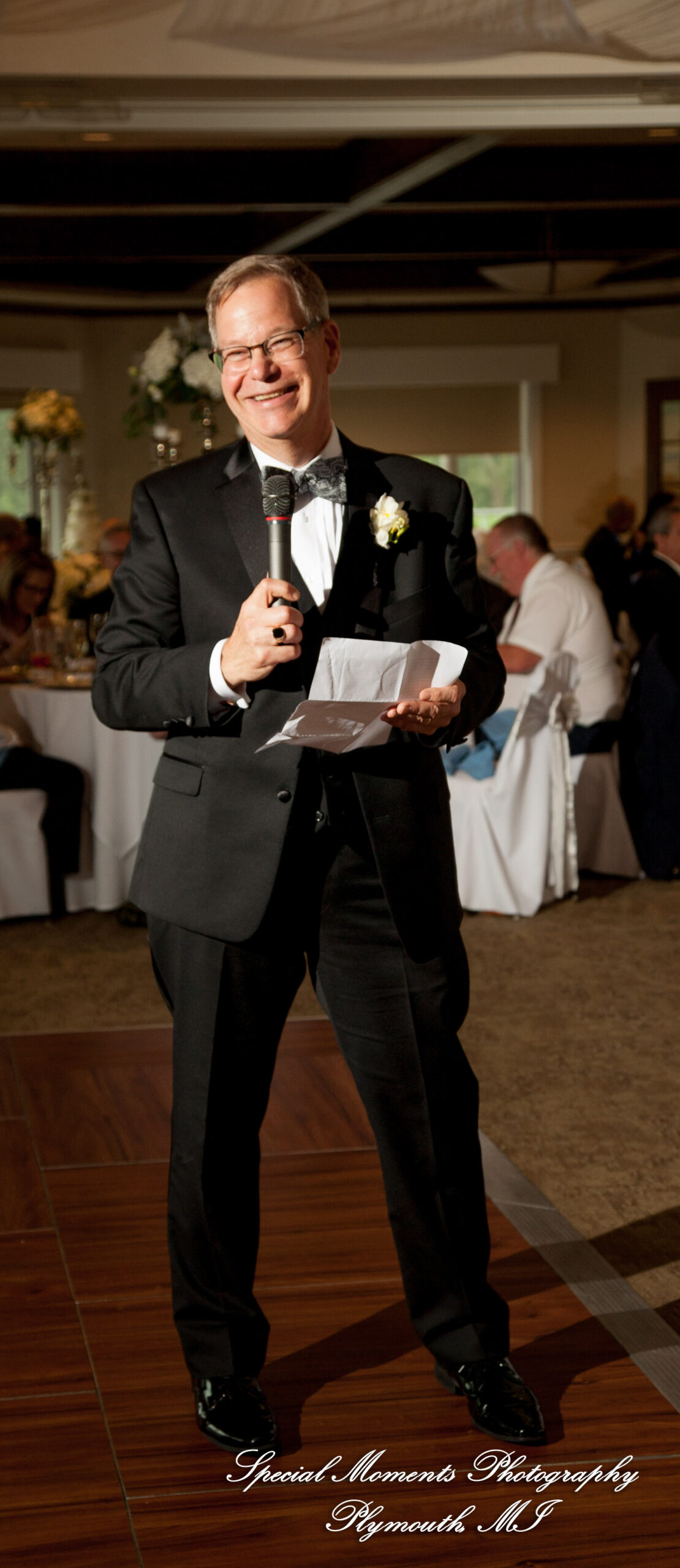 Emily & Scott at Kalamazoo Country Club Kalamazoo MI wedding photography