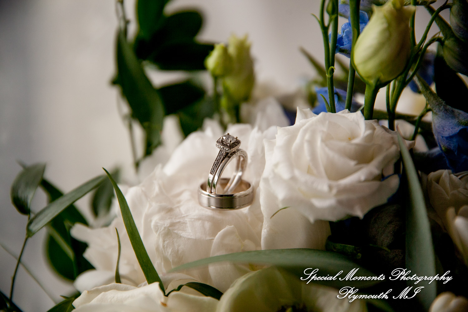 Emily & Scott at Kalamazoo Country Club Kalamazoo MI wedding photography