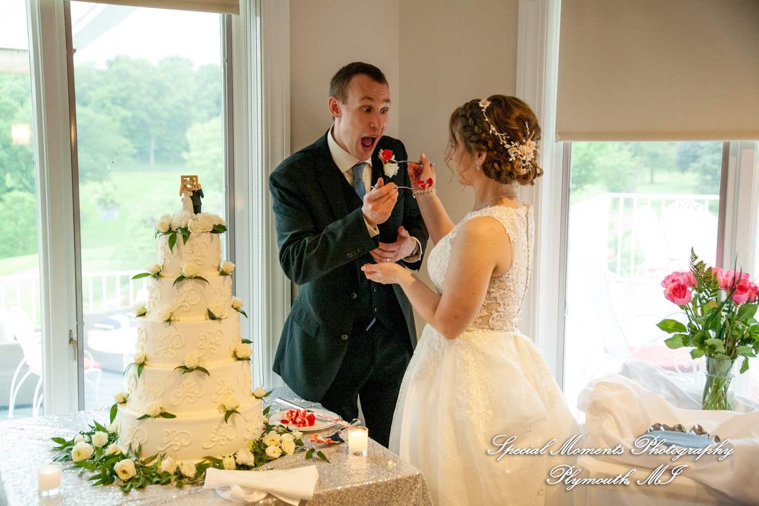 Emily & Scott at Kalamazoo Country Club Kalamazoo MI wedding photography