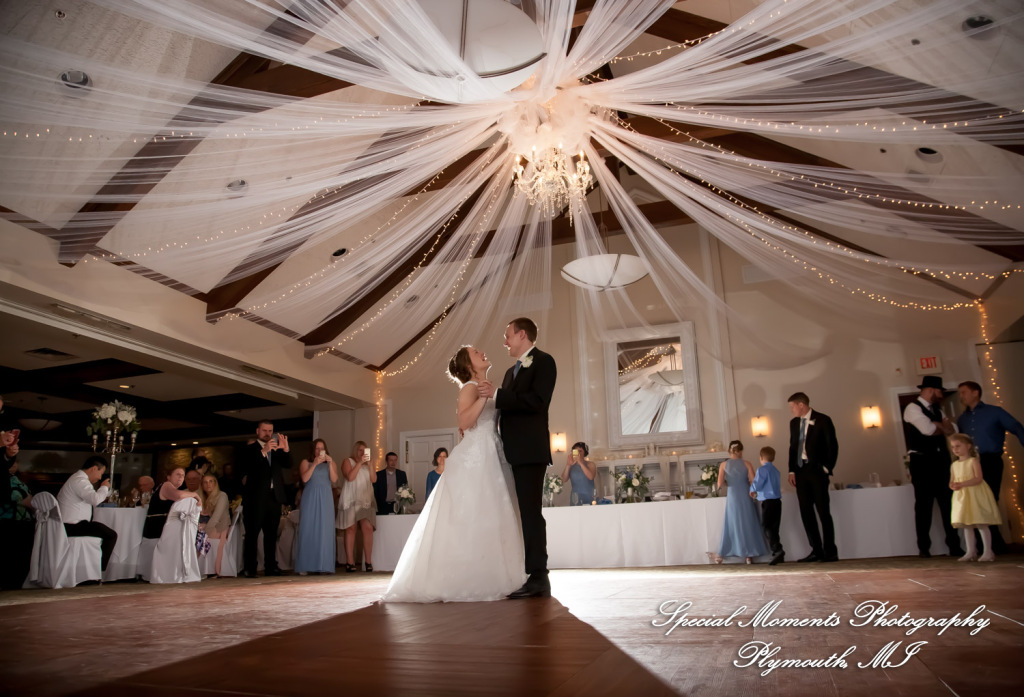 Emily & Scott at Kalamazoo Country Club Kalamazoo MI wedding photography