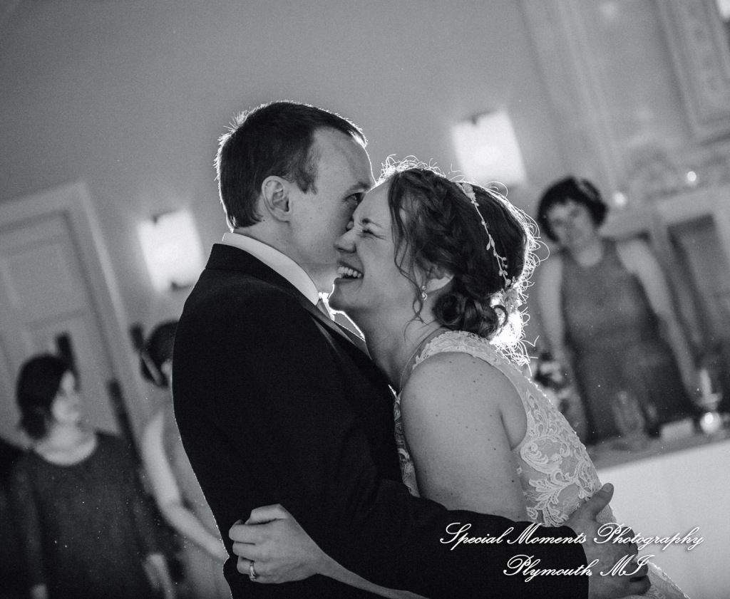 Emily & Scott at Kalamazoo Country Club Kalamazoo MI wedding photography