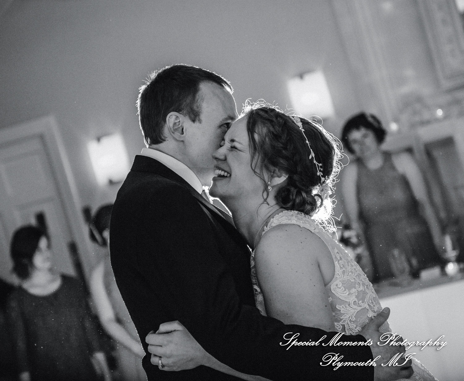 Emily & Scott at Kalamazoo Country Club Kalamazoo MI wedding photography